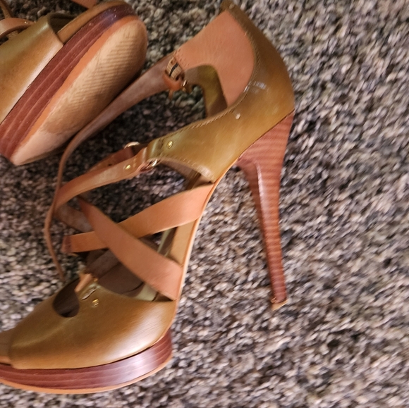 Michael Kors size 7.5 - Picture 11 of 16